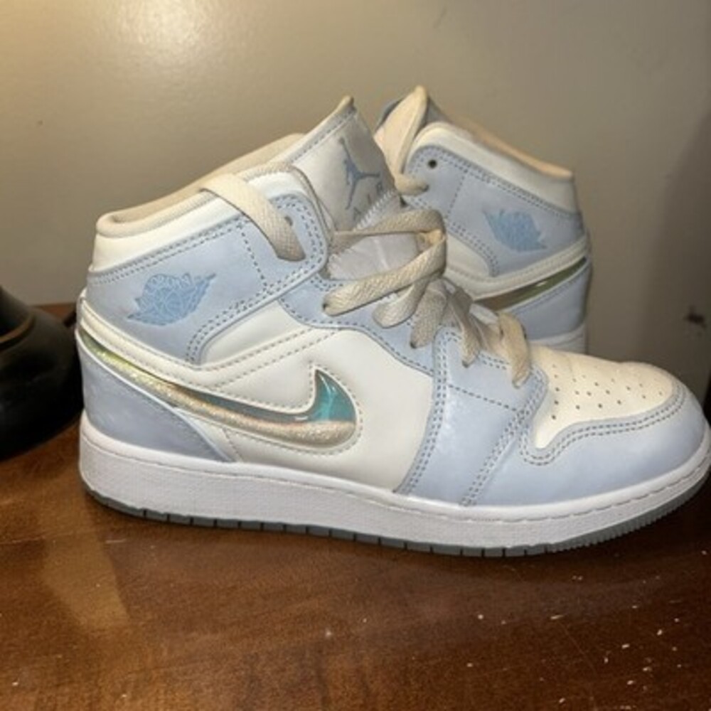 Air Jordan 1 Mid SE Blue Tint Ice Blue 5.5Y  FQ9117-400